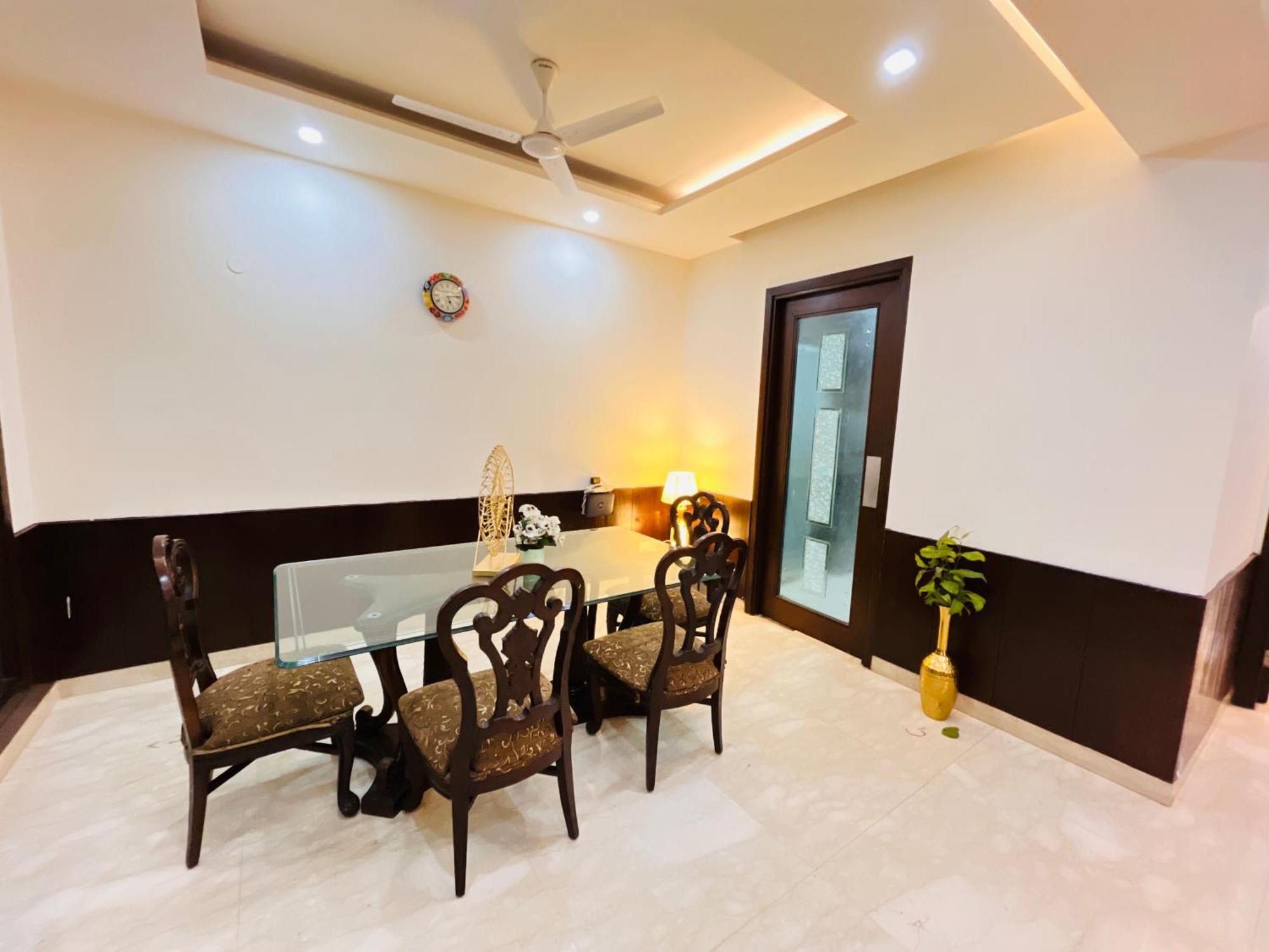 Isuites Residency Bed & Breakfast *