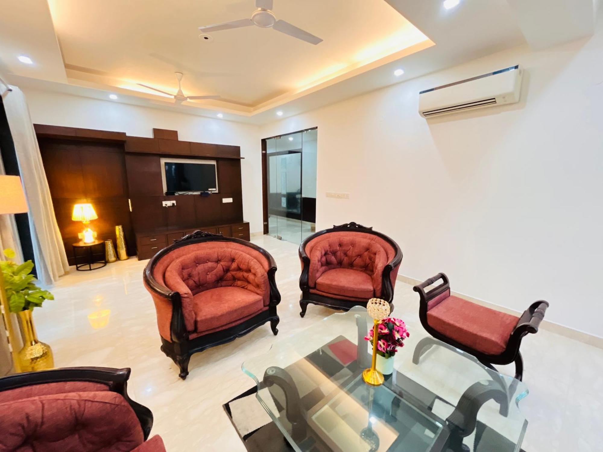 Isuites Residency * New Delhi