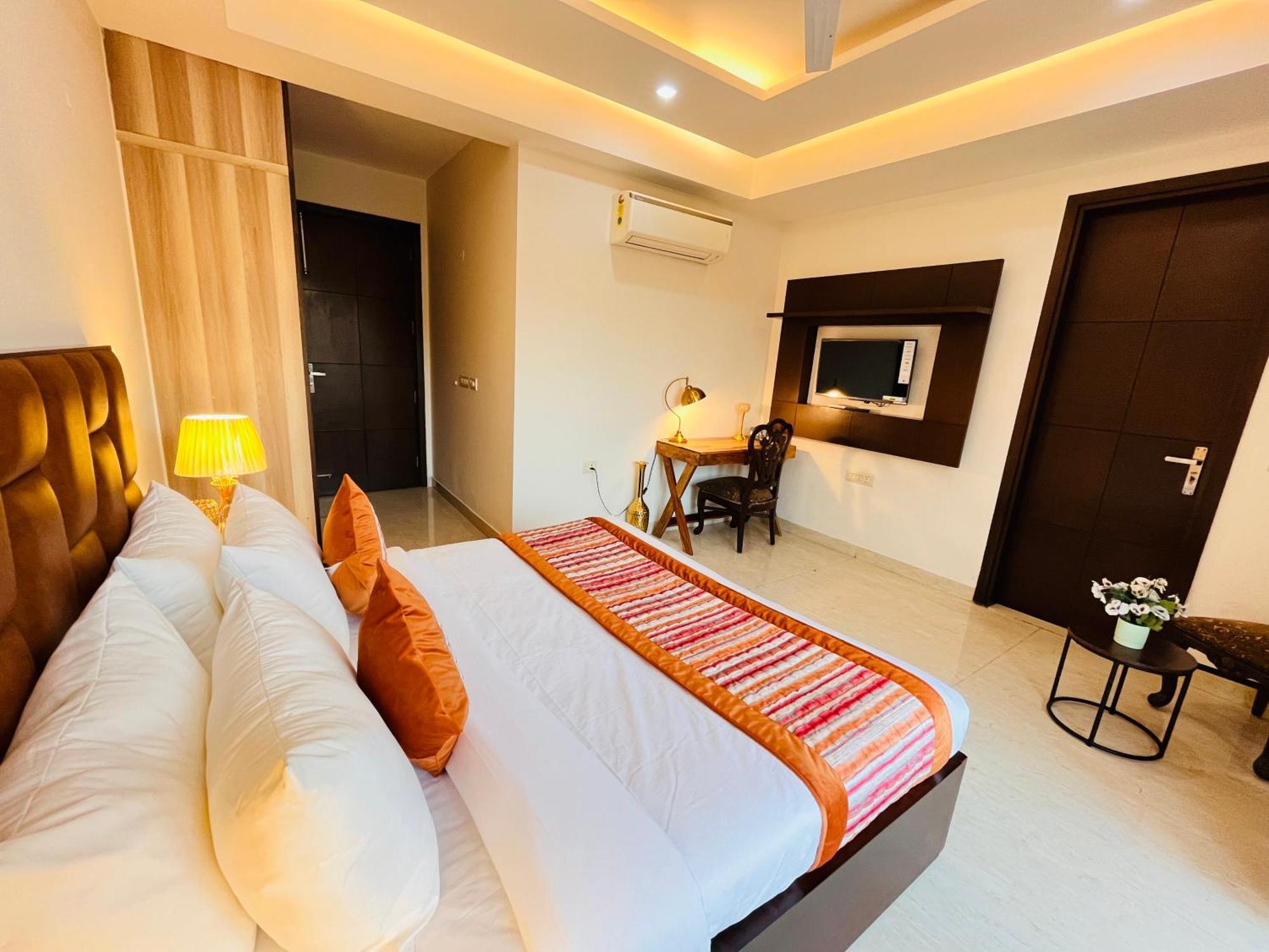 Isuites Residency Bed & Breakfast New Delhi