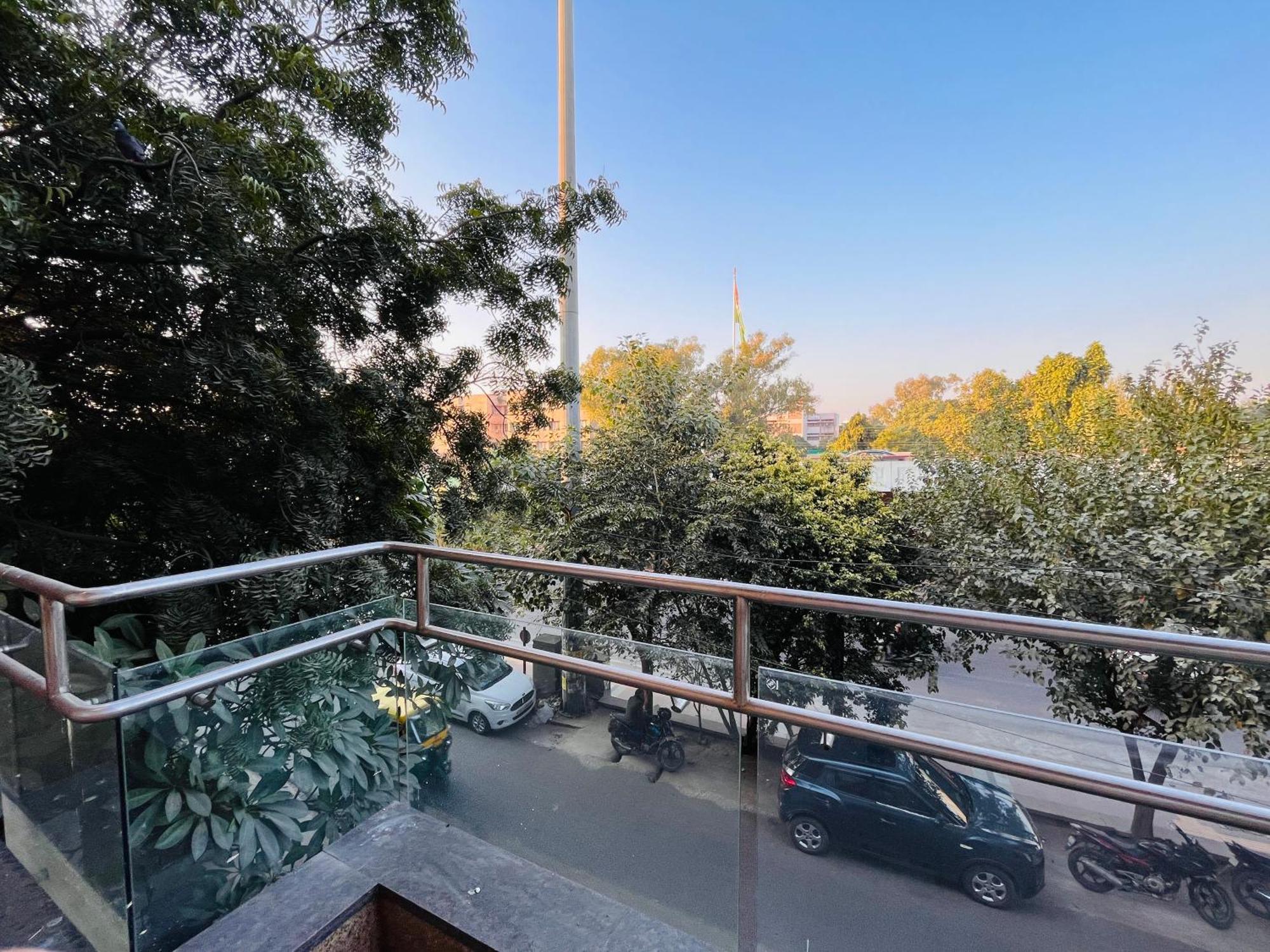 Isuites Residency * New Delhi