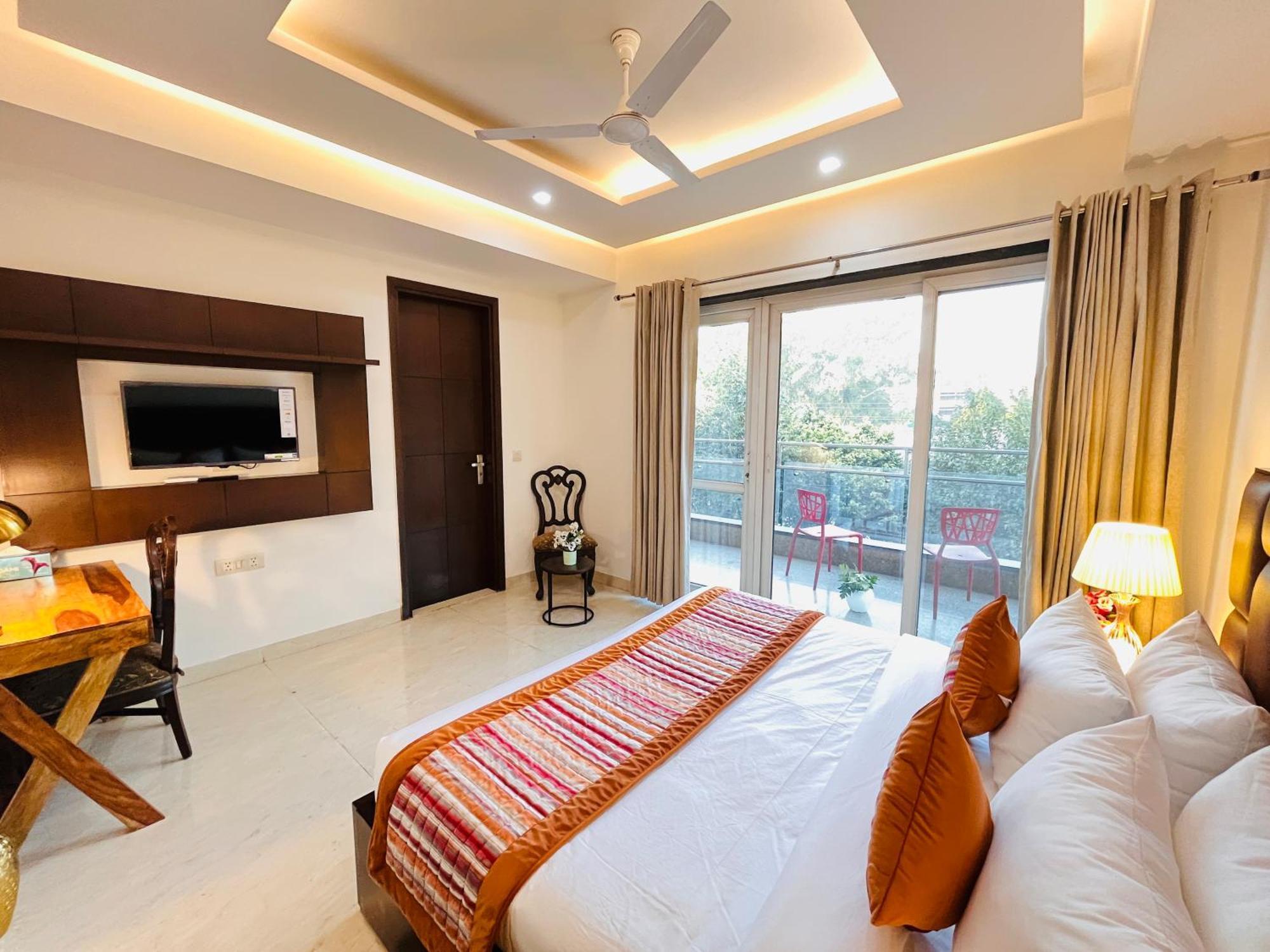 Bed & Breakfast Isuites Residency New Delhi