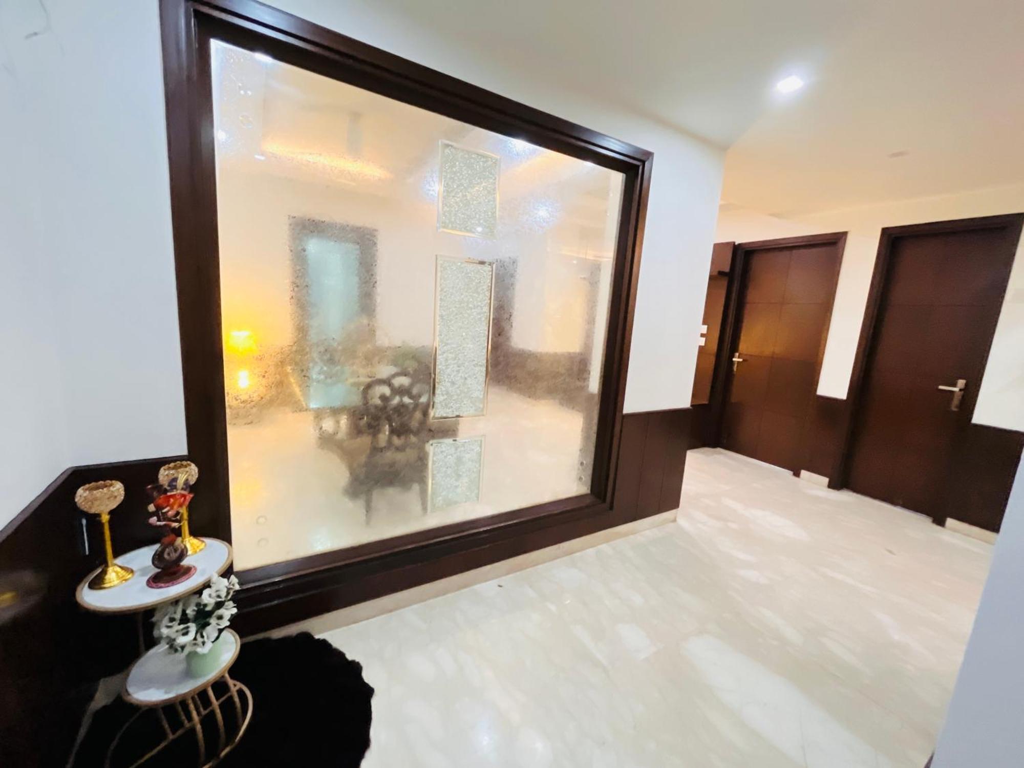 Isuites Residency Bed & Breakfast New Delhi