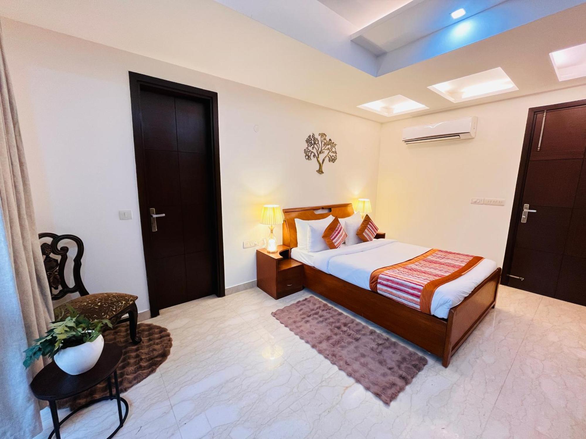 Isuites Residency * New Delhi