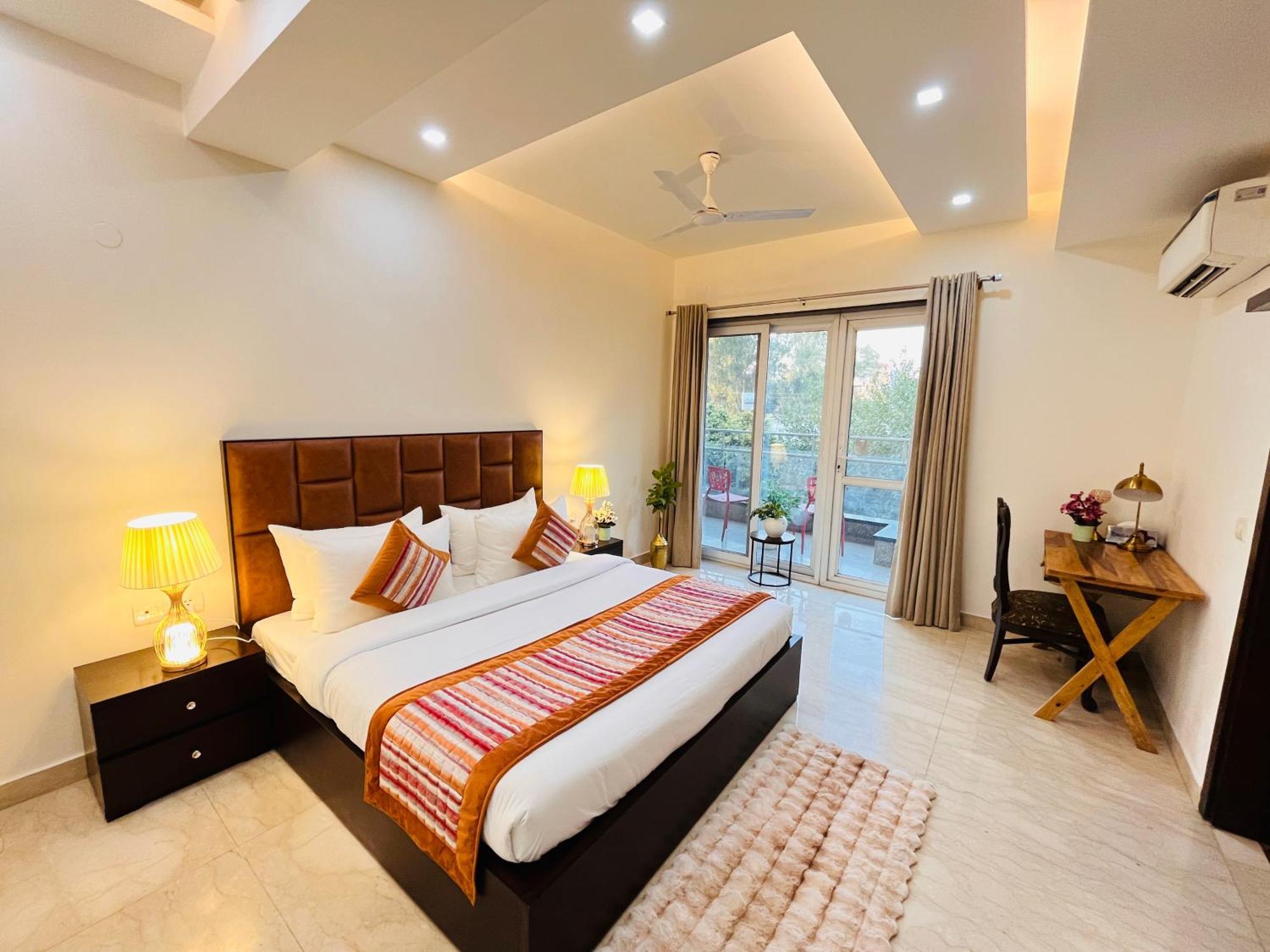 Bed & Breakfast Isuites Residency New Delhi